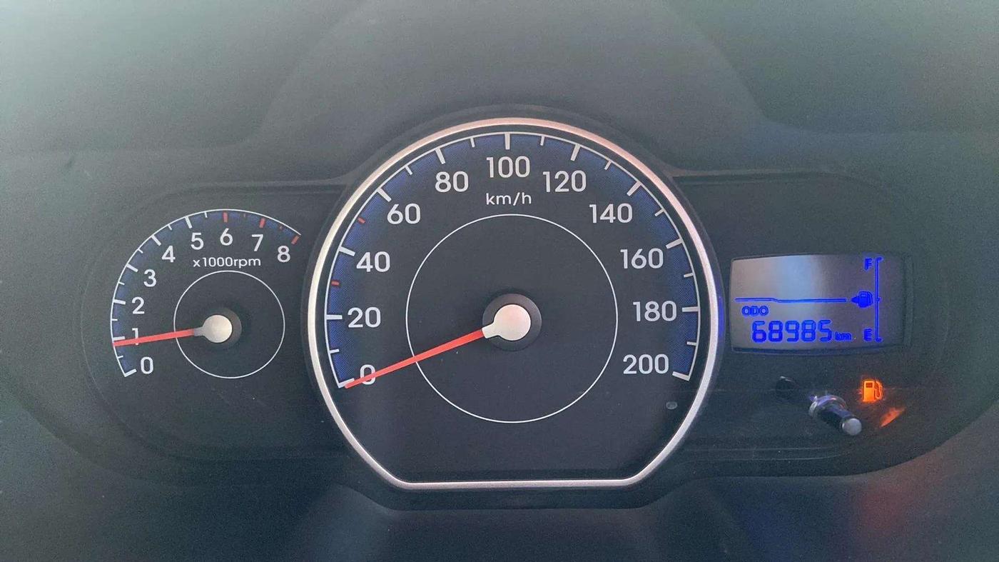 2015 Hyundai i10 SPORTZ 1.1, Petrol, Manual, 69,816 km, Odometer Image