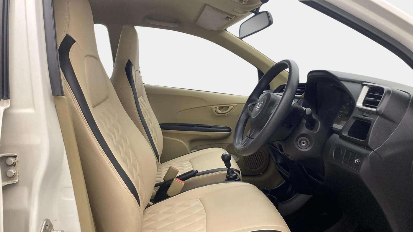 2017 Honda Brio S MT, Petrol, Manual, 51,951 km, Right Side Front Door Cabin