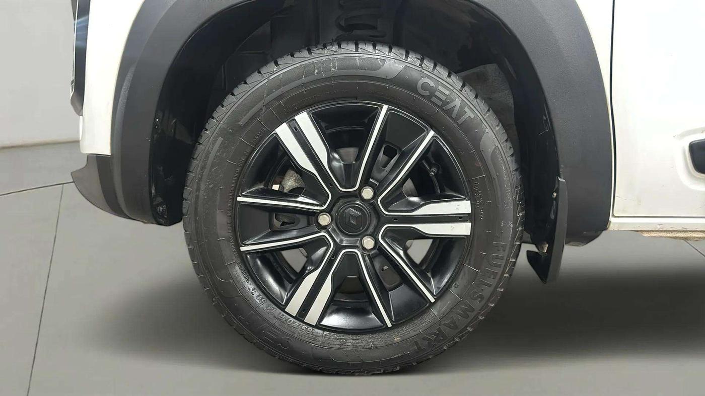 2023 Renault Kwid CLIMBER AMT 1.0, Petrol, Automatic, 5,076 km, Left Front Wheel