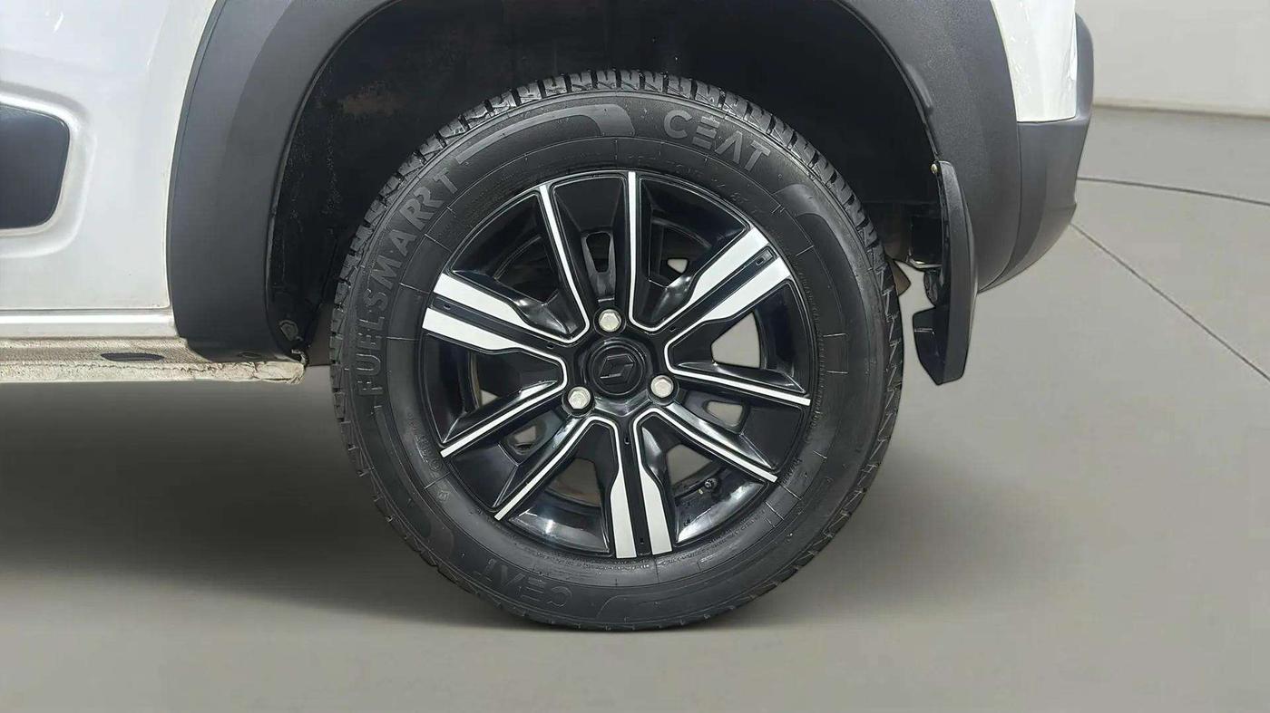 2023 Renault Kwid CLIMBER AMT 1.0, Petrol, Automatic, 5,076 km, Left Rear Wheel