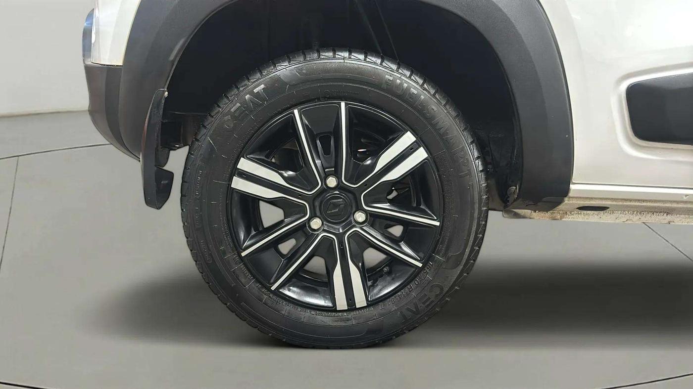 2023 Renault Kwid CLIMBER AMT 1.0, Petrol, Automatic, 5,076 km, Right Rear Wheel