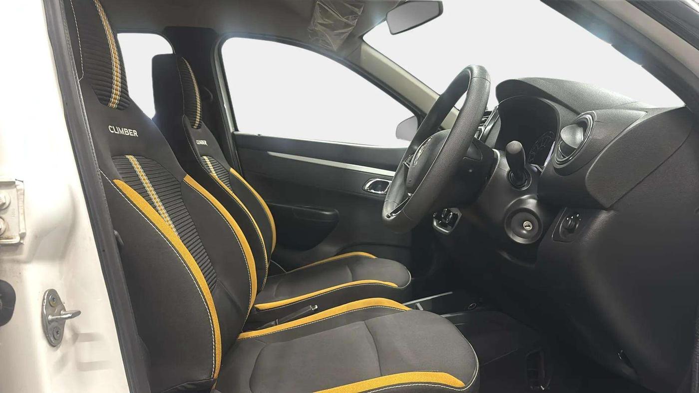2023 Renault Kwid CLIMBER AMT 1.0, Petrol, Automatic, 5,076 km, Right Side Front Door Cabin