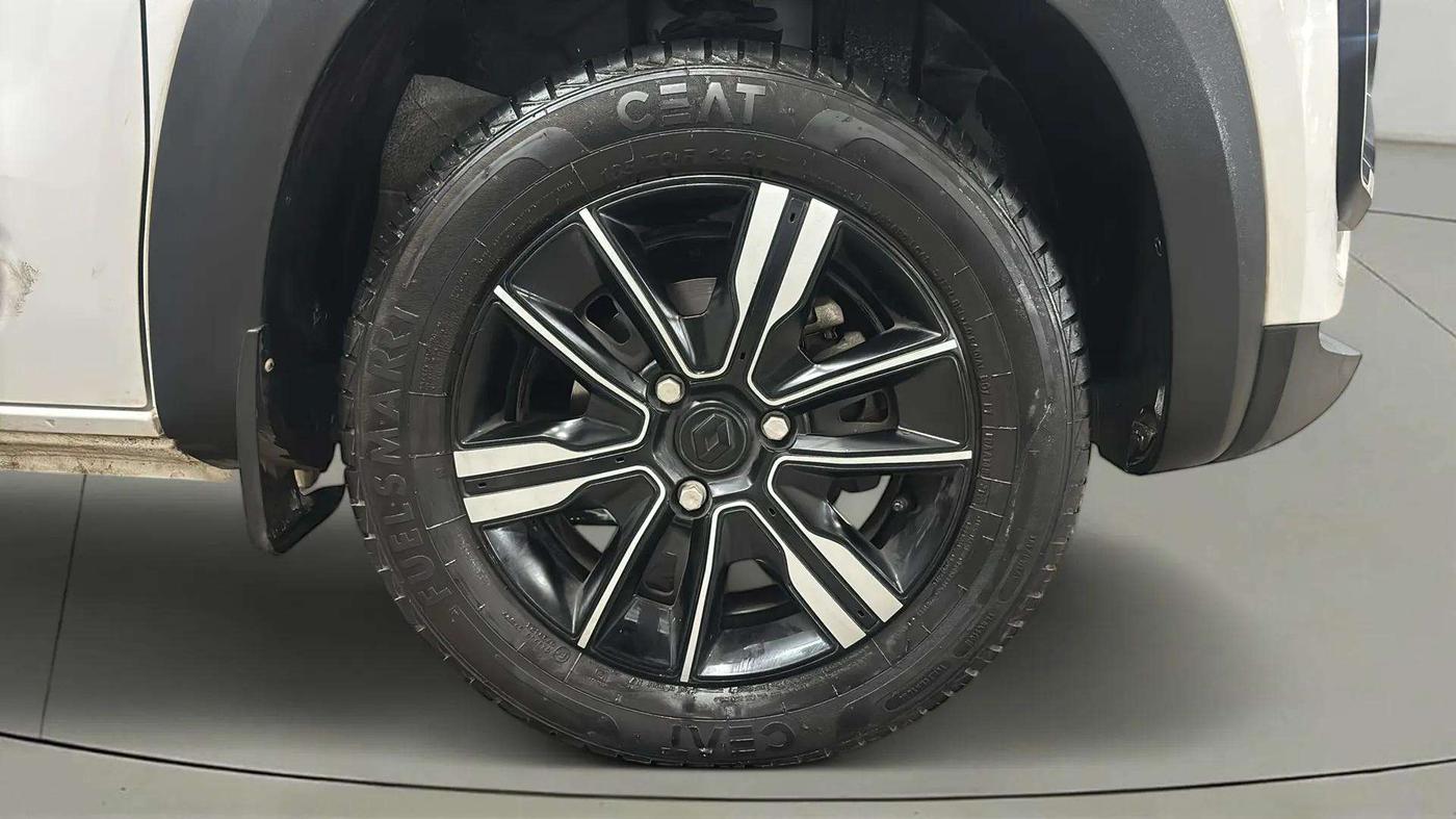 2023 Renault Kwid CLIMBER AMT 1.0, Petrol, Automatic, 5,076 km, Right Front Wheel