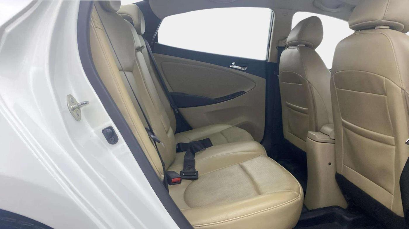 2014 Hyundai Verna FLUIDIC 1.6 CRDI SX OPT, Diesel, Manual, 62,704 km, Right Side Rear Door Cabin