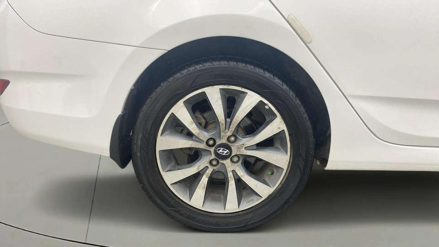 2014 Hyundai Verna FLUIDIC 1.6 CRDI SX OPT, Diesel, Manual, 62,704 km, Right Rear Wheel