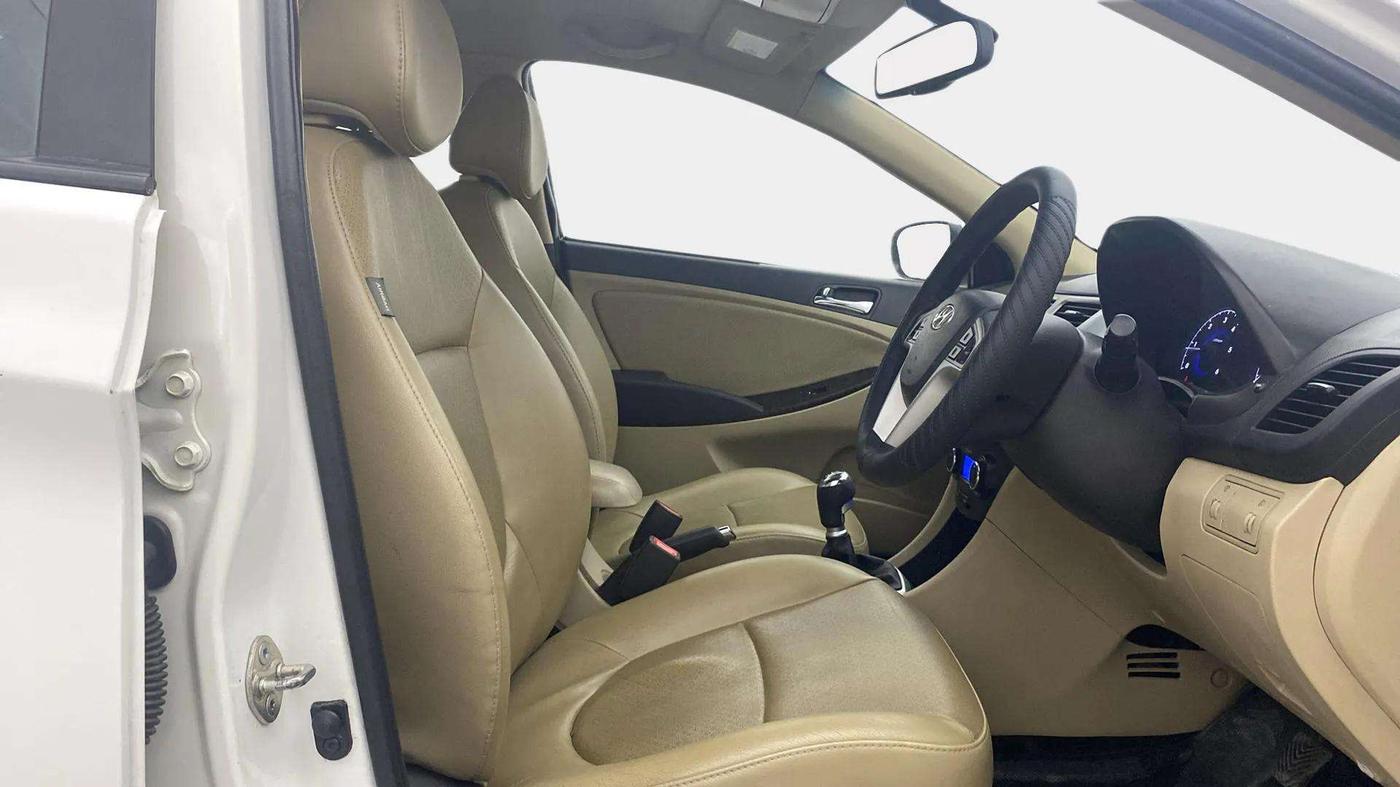 2014 Hyundai Verna FLUIDIC 1.6 CRDI SX OPT, Diesel, Manual, 62,704 km, Right Side Front Door Cabin