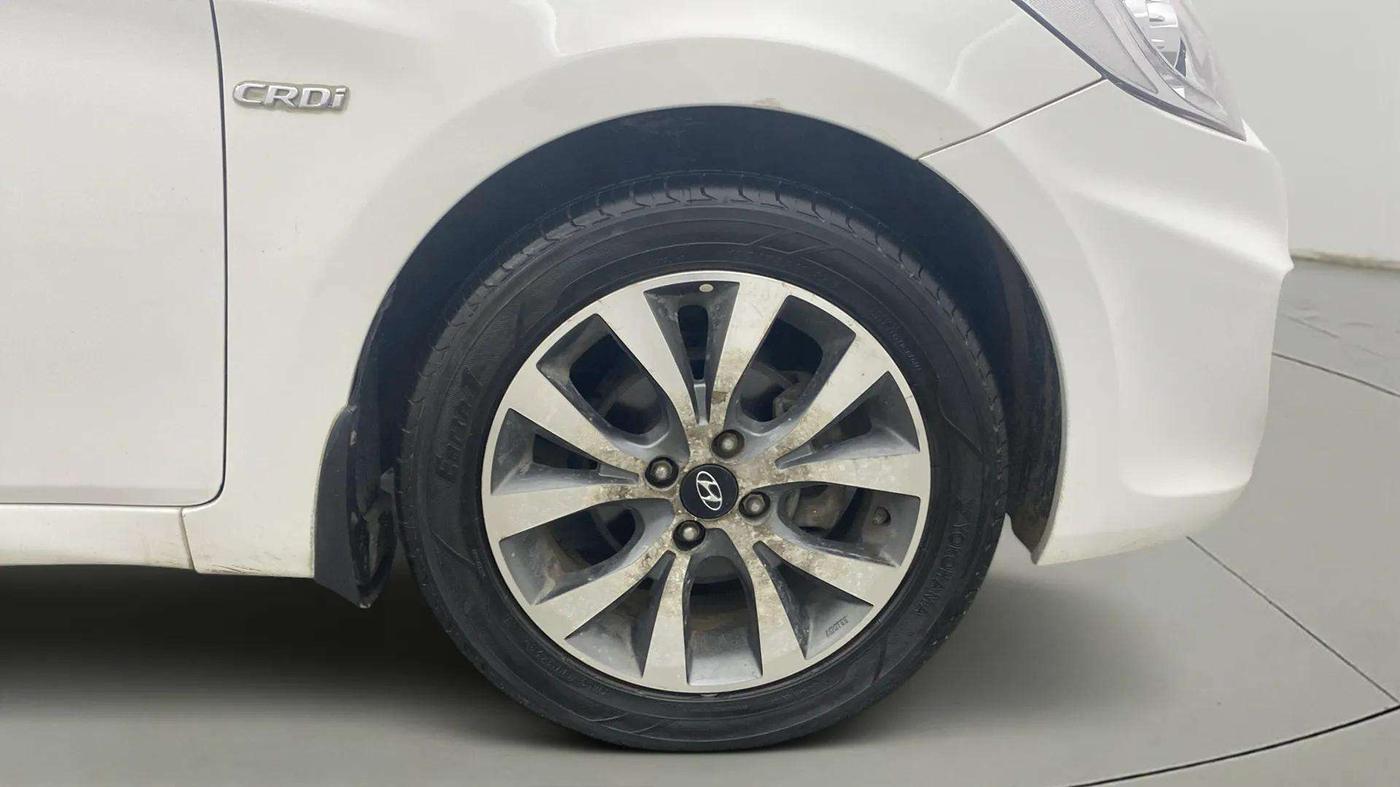 2014 Hyundai Verna FLUIDIC 1.6 CRDI SX OPT, Diesel, Manual, 62,704 km, Right Front Wheel