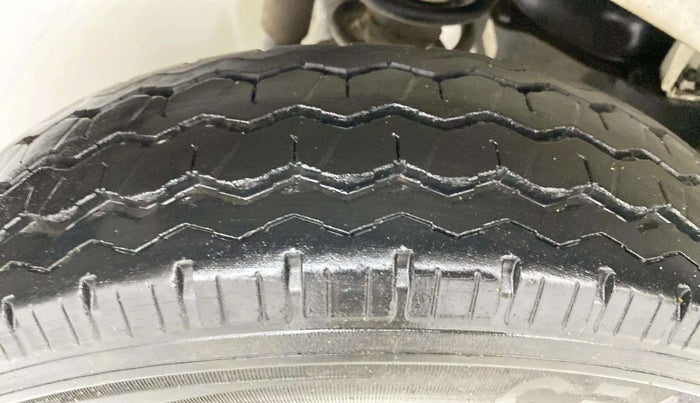 2022 Maruti Eeco 5 STR AC (O), Petrol, Manual, 11,636 km, Right Rear Tyre Tread
