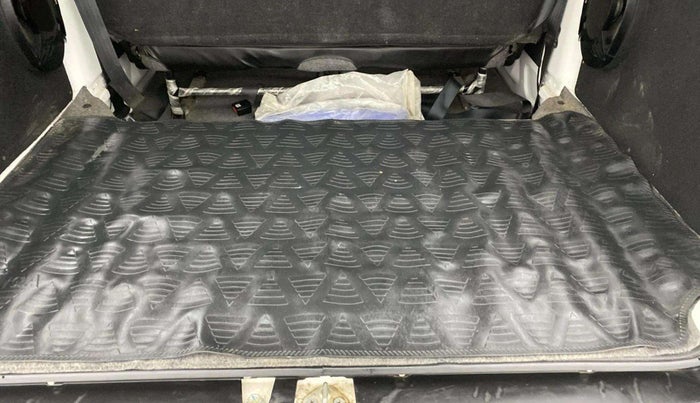 2022 Maruti Eeco 5 STR AC (O), Petrol, Manual, 11,636 km, Boot Inside