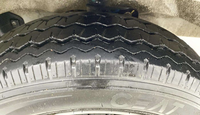 2022 Maruti Eeco 5 STR AC (O), Petrol, Manual, 11,636 km, Right Front Tyre Tread