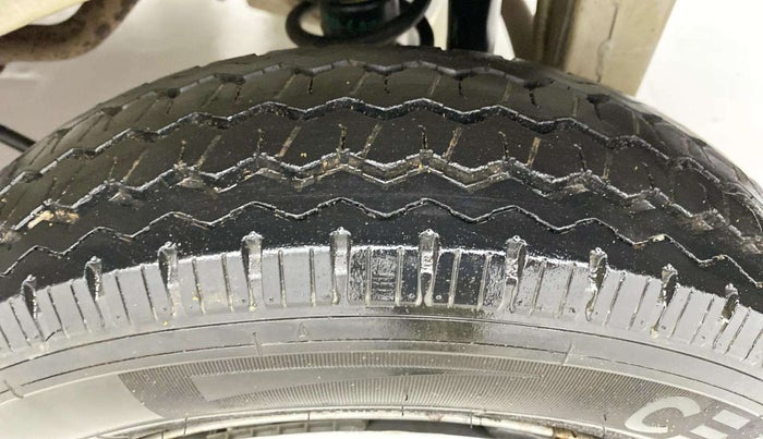 2022 Maruti Eeco 5 STR AC (O), Petrol, Manual, 11,636 km, Left Rear Tyre Tread