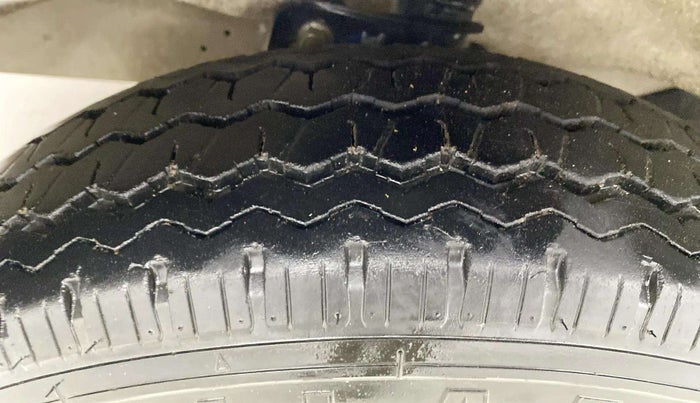 2022 Maruti Eeco 5 STR AC (O), Petrol, Manual, 11,636 km, Left Front Tyre Tread