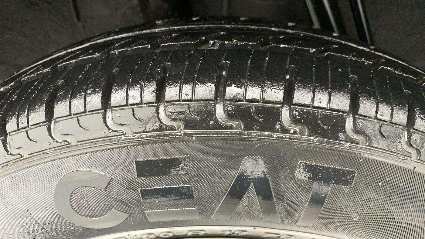 2016 Renault Kwid RXL, Petrol, Manual, 52,803 km, Right Rear Tyre Tread