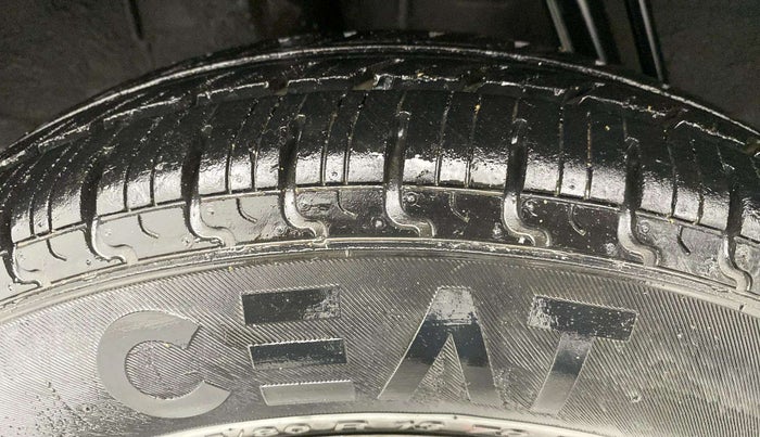 2016 Renault Kwid RXL, Petrol, Manual, 52,803 km, Right Rear Tyre Tread