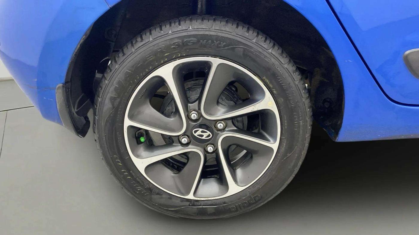 2018 Hyundai Grand i10 SPORTZ AT 1.2 KAPPA VTVT, Petrol, Automatic, 30,669 km, Right Rear Wheel