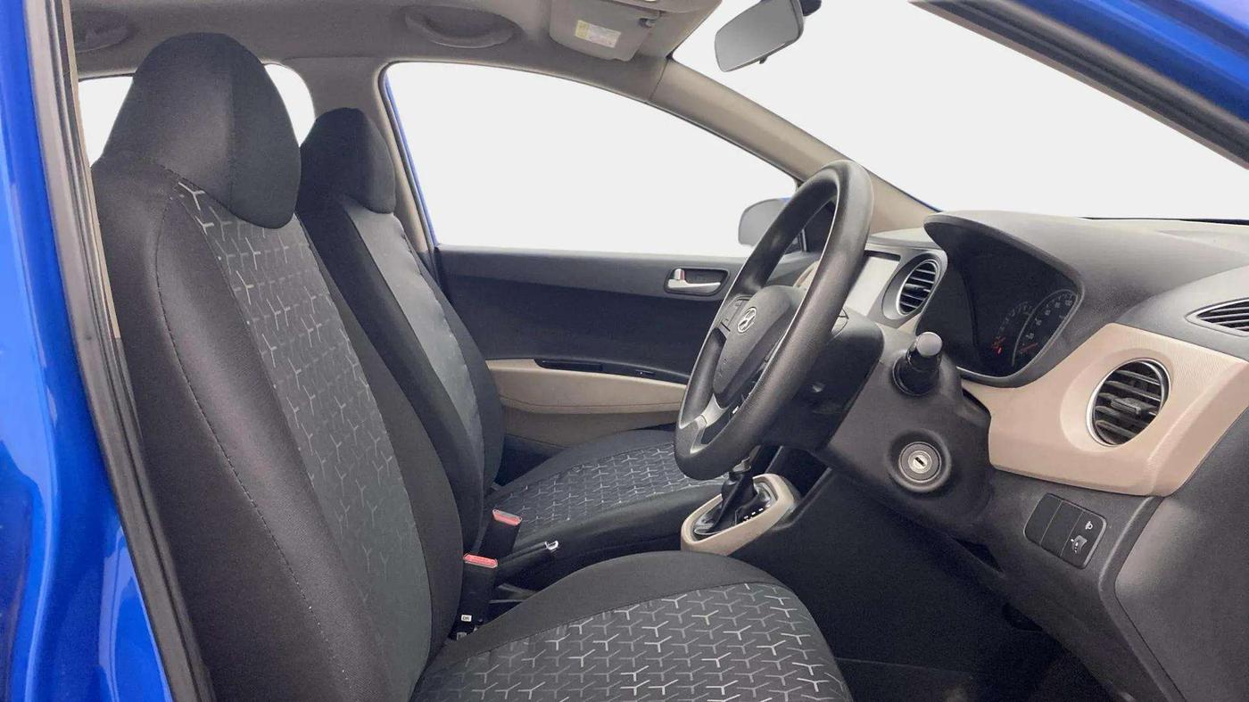 2018 Hyundai Grand i10 SPORTZ AT 1.2 KAPPA VTVT, Petrol, Automatic, 30,669 km, Right Side Front Door Cabin