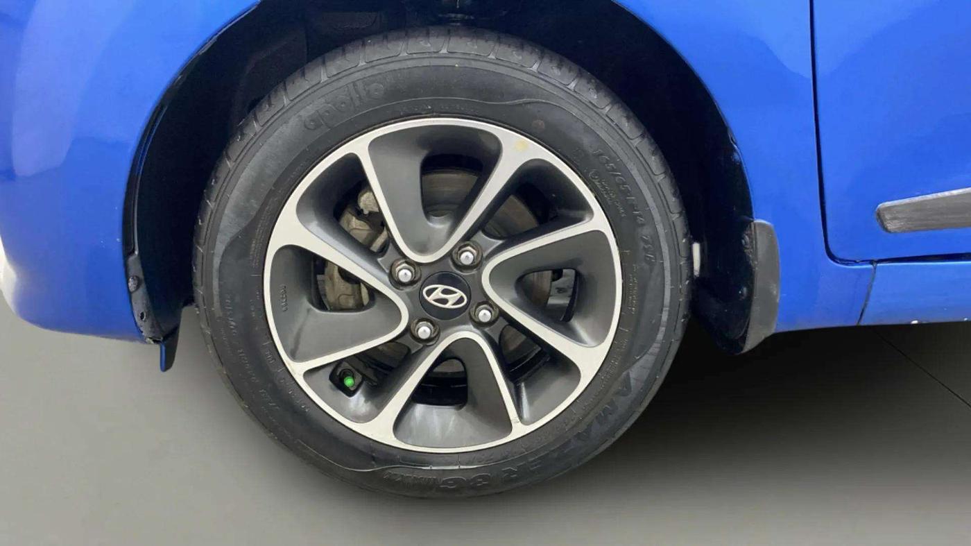 2018 Hyundai Grand i10 SPORTZ AT 1.2 KAPPA VTVT, Petrol, Automatic, 30,669 km, Left Front Wheel