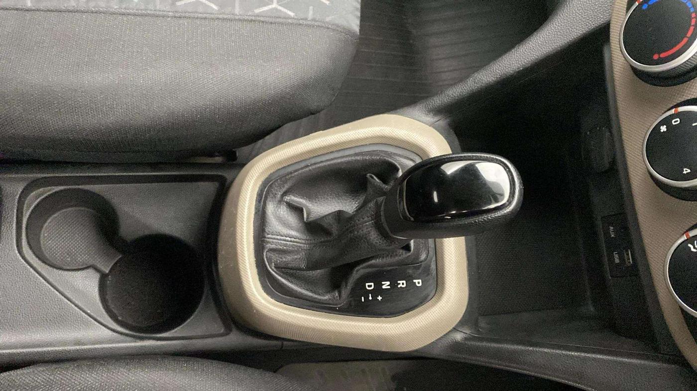 2018 Hyundai Grand i10 SPORTZ AT 1.2 KAPPA VTVT, Petrol, Automatic, 30,669 km, Gear Lever