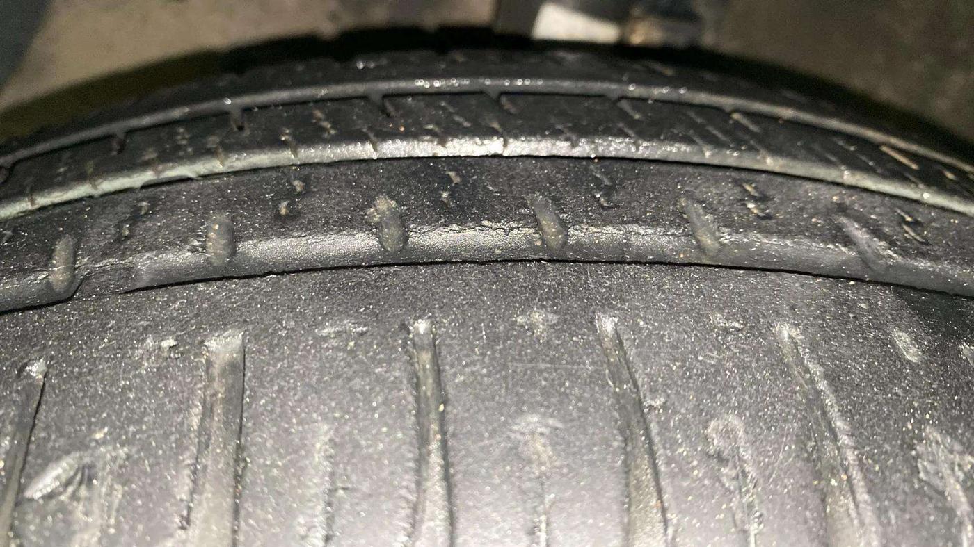 2018 Hyundai Grand i10 SPORTZ AT 1.2 KAPPA VTVT, Petrol, Automatic, 30,669 km, Left Front Tyre Tread