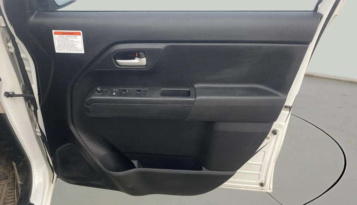 2022 Maruti New Wagon-R VXI CNG 1.0, CNG, Manual, 36,382 km, Driver Side Door Panels Control