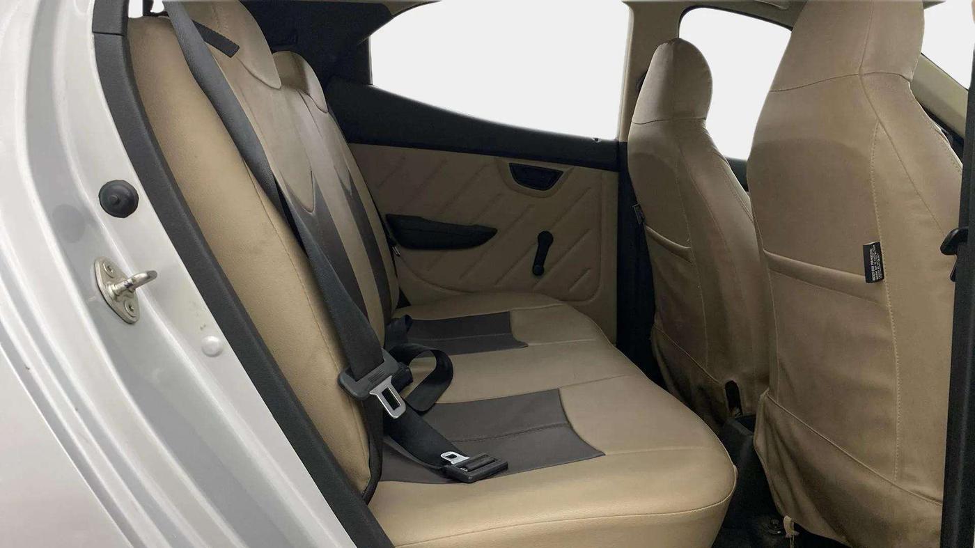 2014 Hyundai Eon D-LITE+, Petrol, Manual, 26,250 km, Right Side Rear Door Cabin