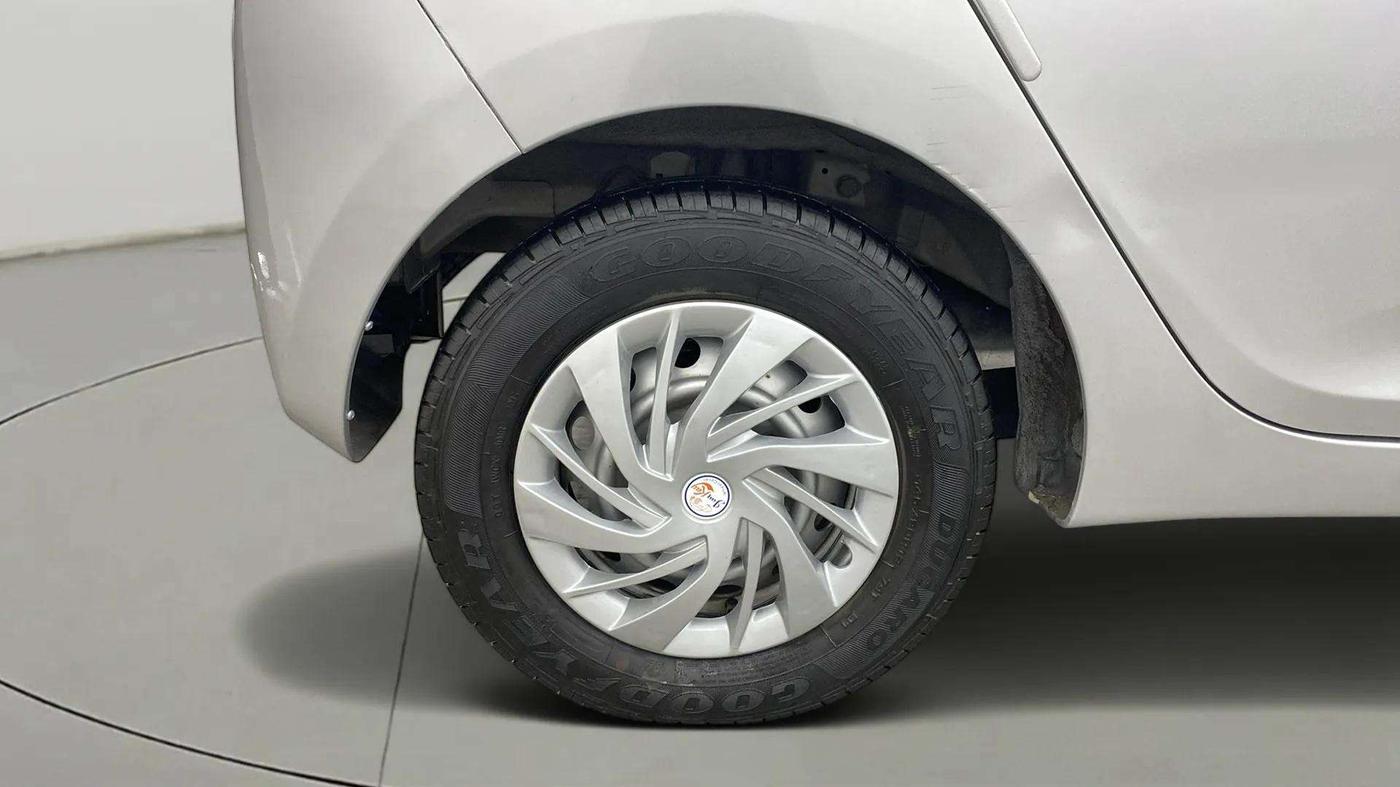 2014 Hyundai Eon D-LITE+, Petrol, Manual, 26,250 km, Right Rear Wheel