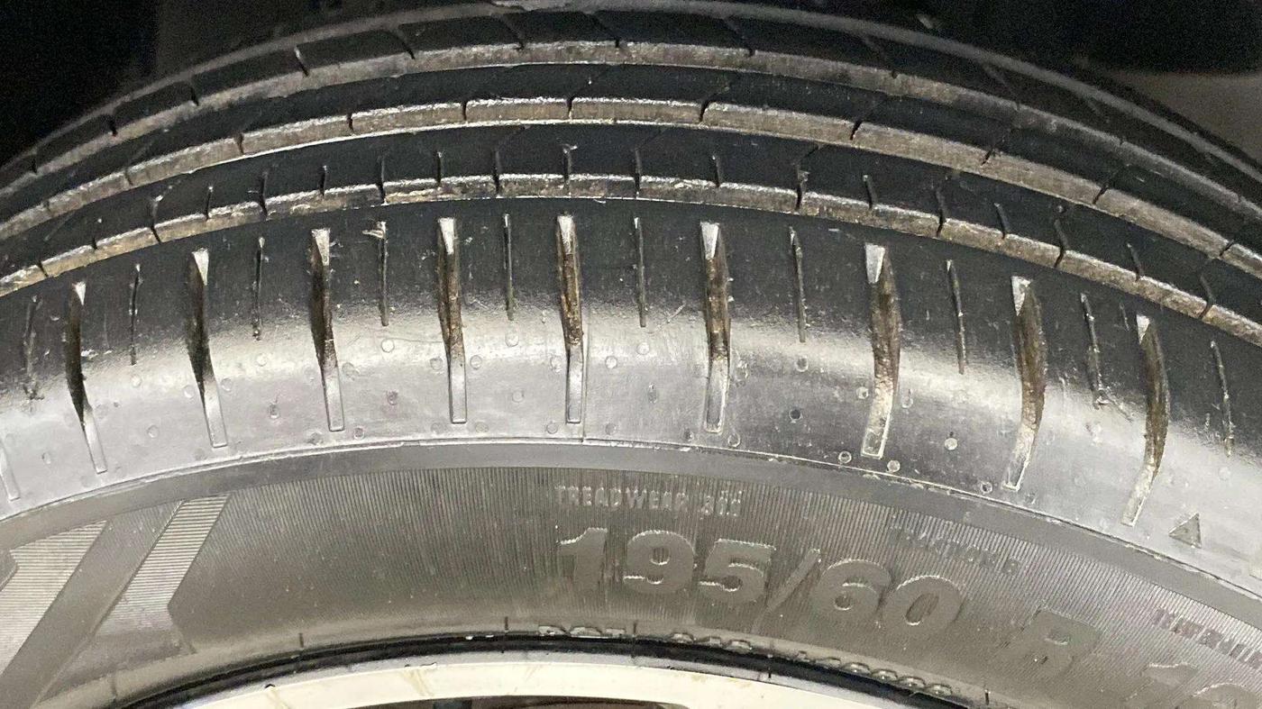 2024 Tata PUNCH CREATIVE  AMT, Petrol, Automatic, 11,842 km, Right Front Tyre Tread