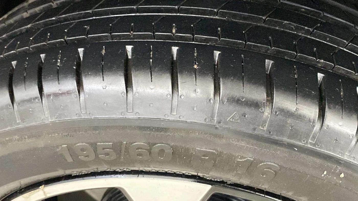 2024 Tata PUNCH CREATIVE  AMT, Petrol, Automatic, 11,842 km, Left Front Tyre Tread