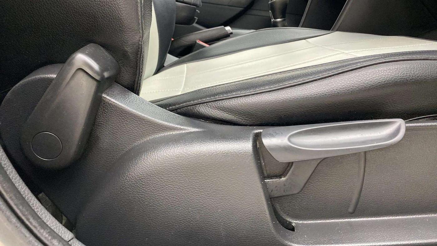2018 Volkswagen Polo HIGHLINE PLUS 1.5 16 ALLOY, Diesel, Manual, 85,471 km, Driver Side Adjustment Panel