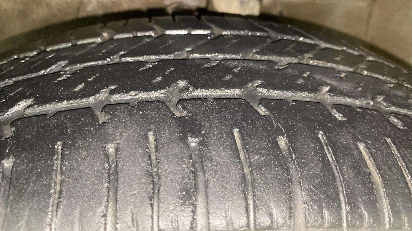 2015 Maruti Ritz VXI, Petrol, Manual, 36,438 km, Left Front Tyre Tread