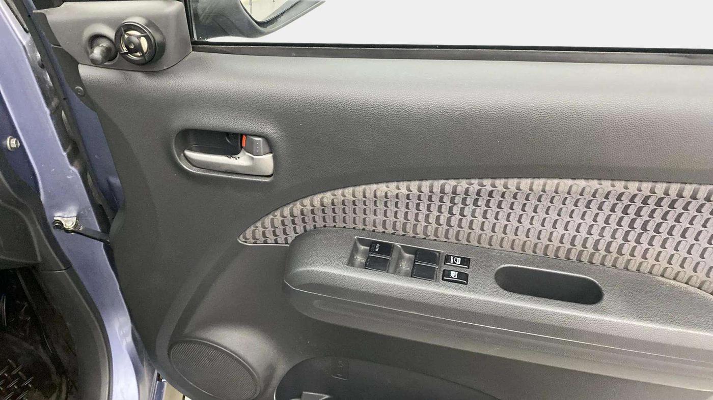 2015 Maruti Ritz VXI, Petrol, Manual, 36,438 km, Driver Side Door Panels Control