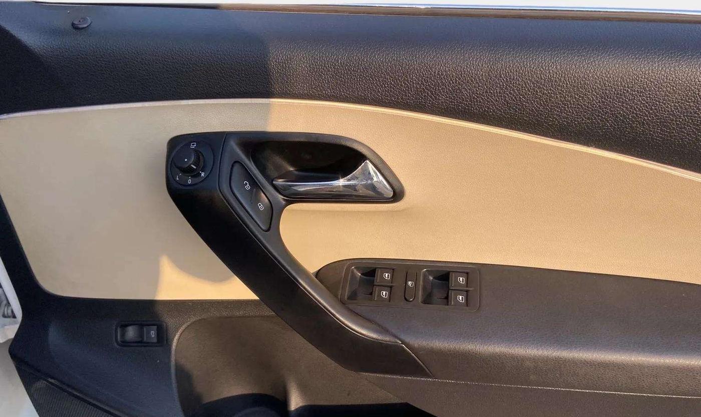 2021 Skoda Rapid STYLE TSI, Petrol, Manual, 30,972 km, Driver Side Door Panels Control