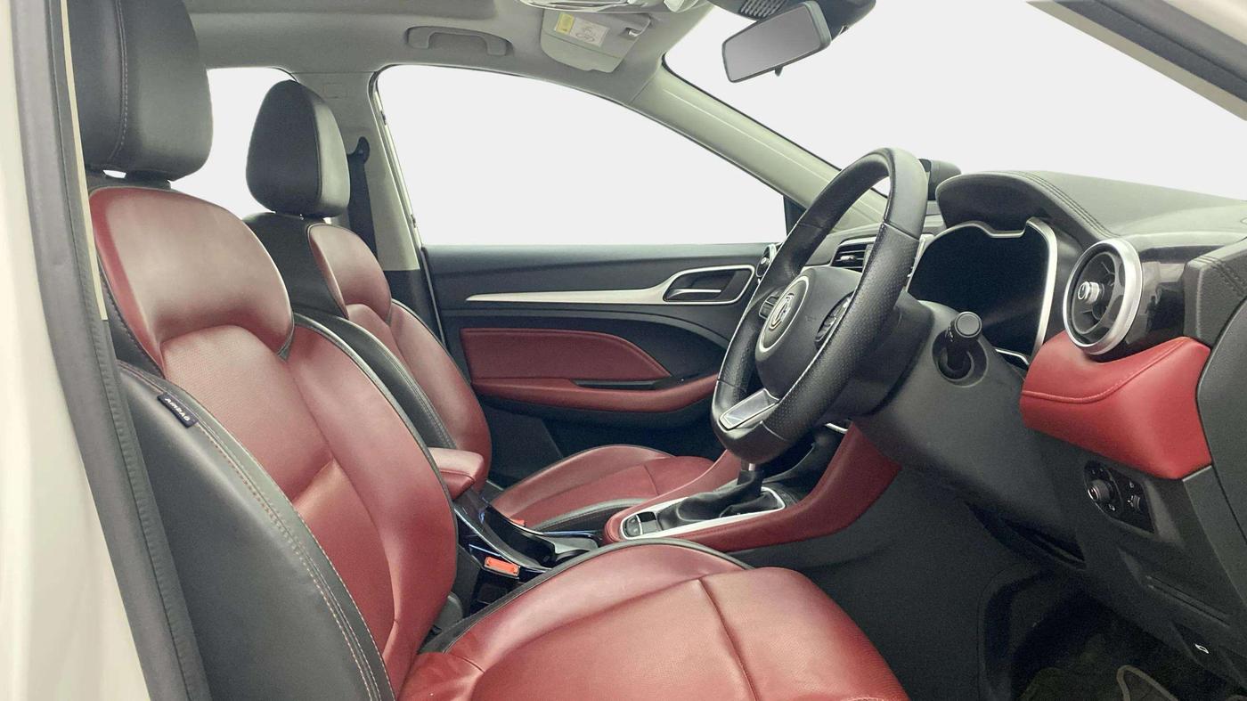 2022 MG ASTOR SAVVY 1.5 CVT S RED, Petrol, Automatic, 16,915 km, Right Side Front Door Cabin