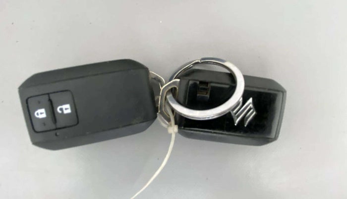 2020 Maruti Baleno ZETA PETROL 1.2, Petrol, Manual, 74,284 km, Key Close Up