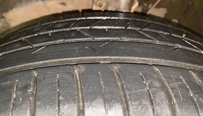 2020 Maruti Baleno ZETA PETROL 1.2, Petrol, Manual, 74,284 km, Left Front Tyre Tread