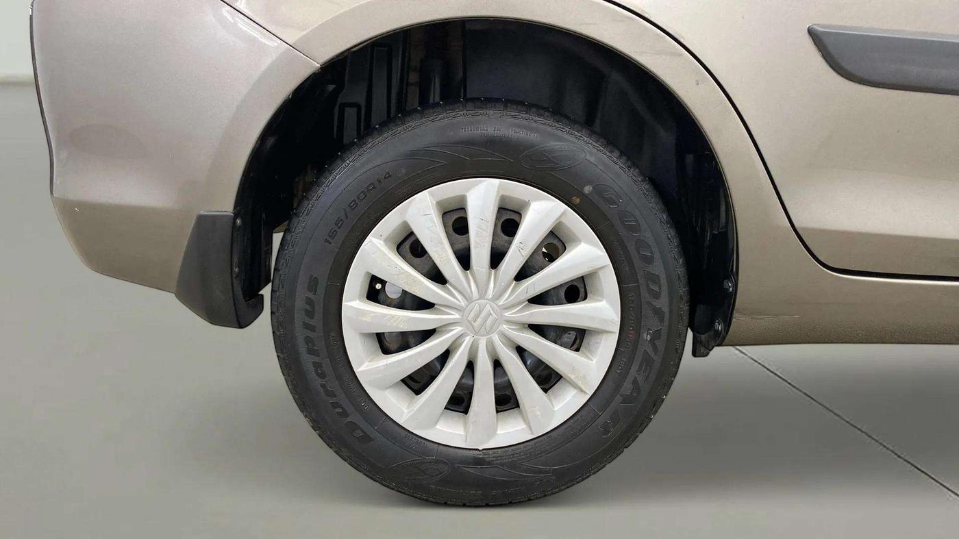 2017 Maruti Swift Dzire VXI, Petrol, Manual, 35,594 km, Right Rear Wheel