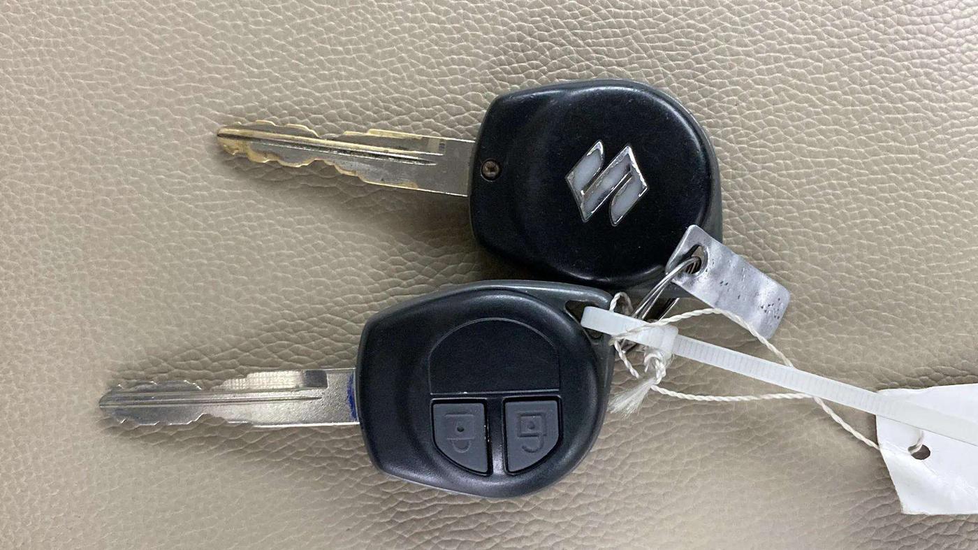 2017 Maruti Swift Dzire VXI, Petrol, Manual, 35,594 km, Key Close Up