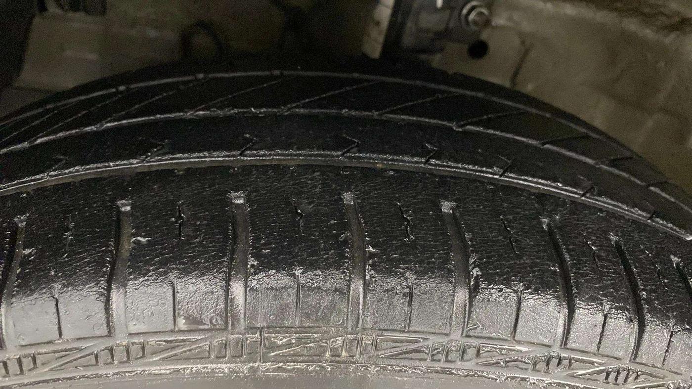 2017 Maruti Swift Dzire VXI, Petrol, Manual, 35,594 km, Left Front Tyre Tread