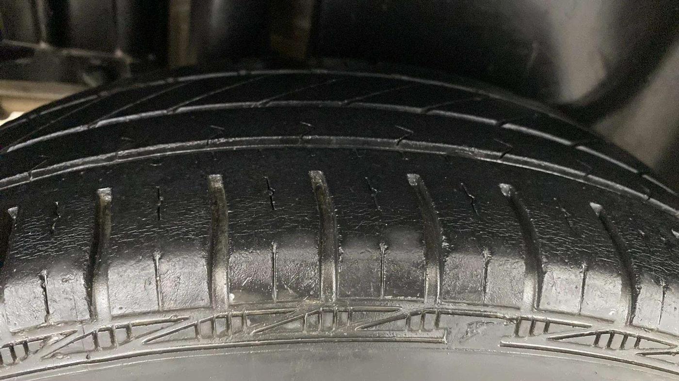 2017 Maruti Swift Dzire VXI, Petrol, Manual, 35,594 km, Right Rear Tyre Tread