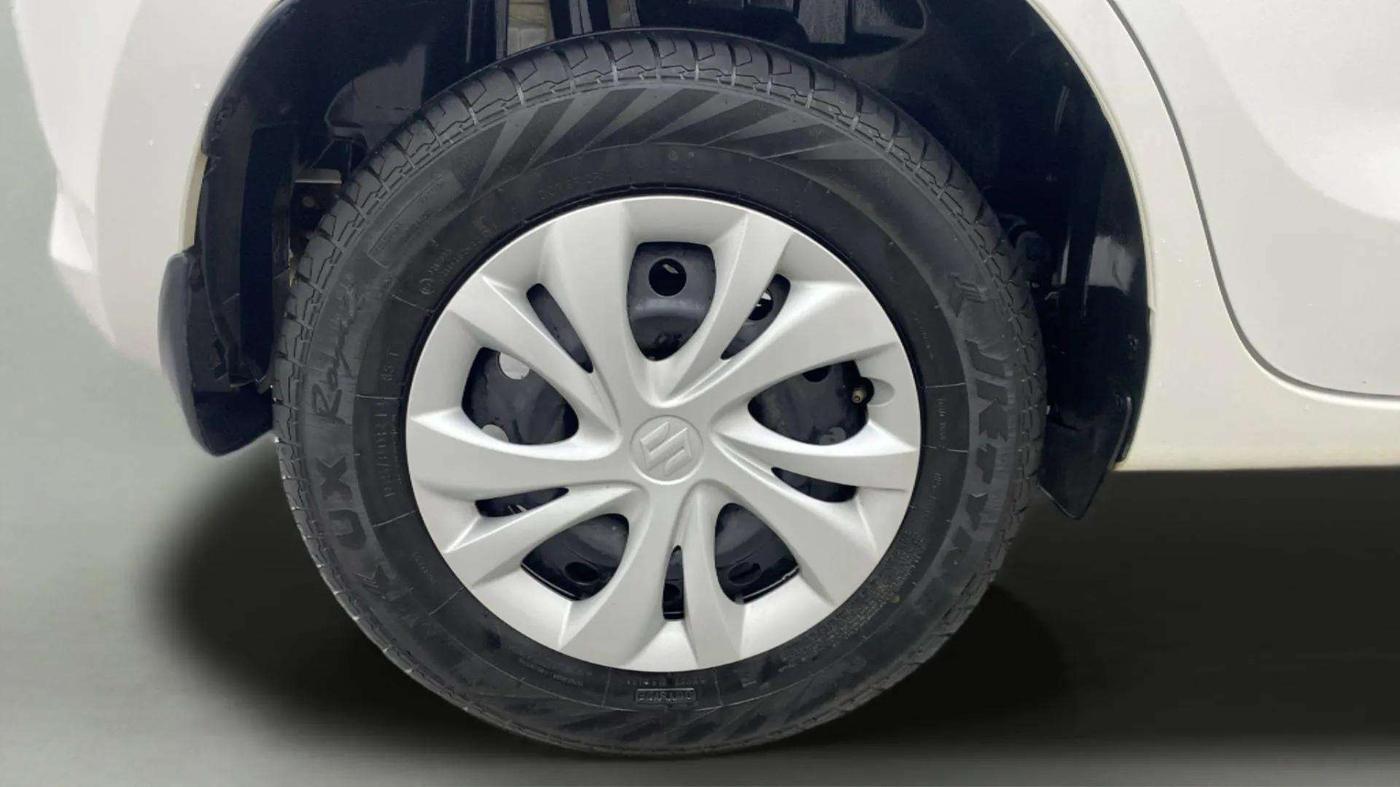 2023 Maruti Swift VXI, Petrol, Manual, 17,684 km, Right Rear Wheel