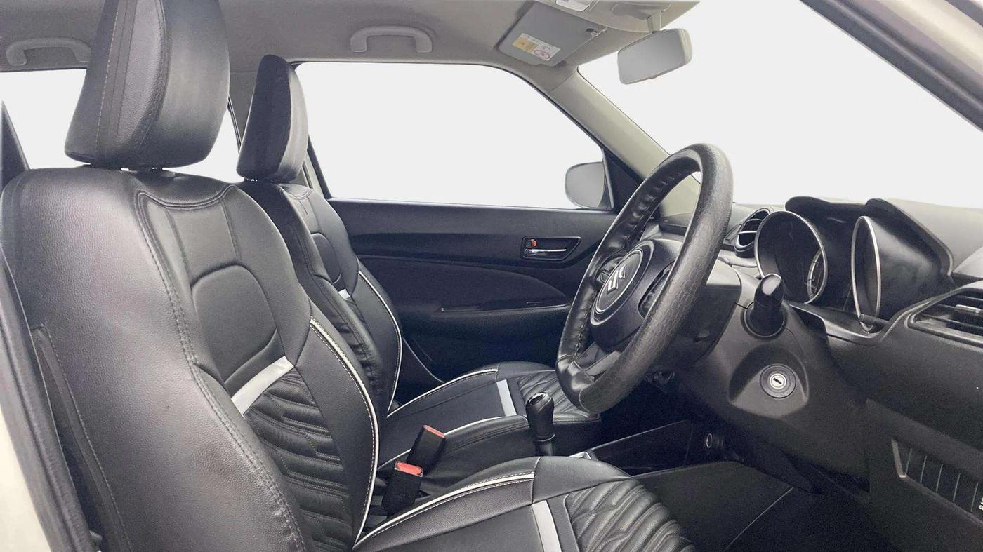 2023 Maruti Swift VXI, Petrol, Manual, 17,684 km, Right Side Front Door Cabin
