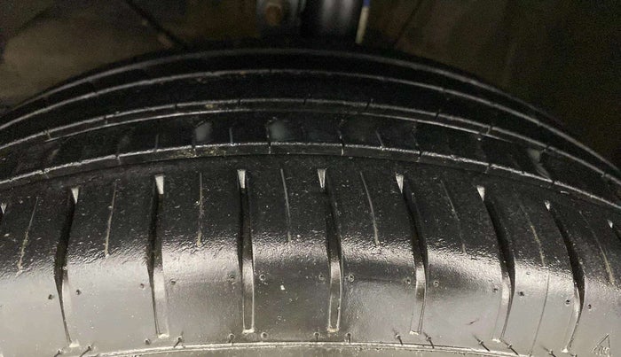 2018 Maruti Baleno ALPHA PETROL 1.2, Petrol, Manual, 52,698 km, Left Front Tyre Tread