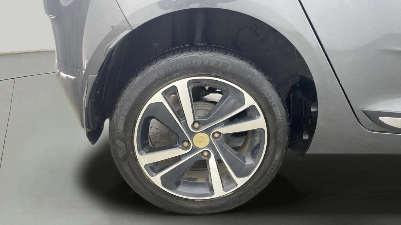 2022 Tata ALTROZ XZ DIESEL, Diesel, Manual, 67,563 km, Right Rear Wheel