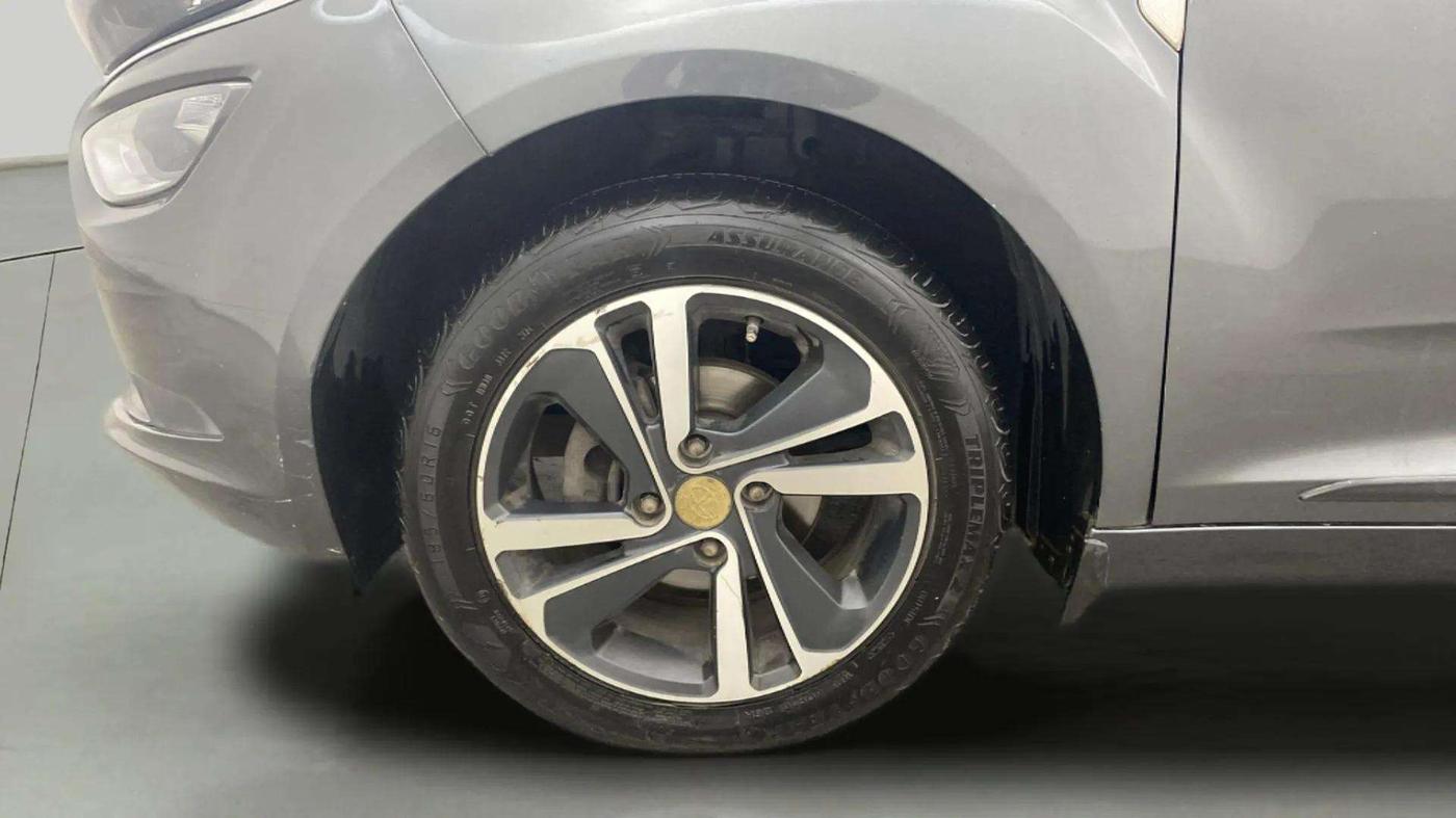 2022 Tata ALTROZ XZ DIESEL, Diesel, Manual, 67,563 km, Left Front Wheel
