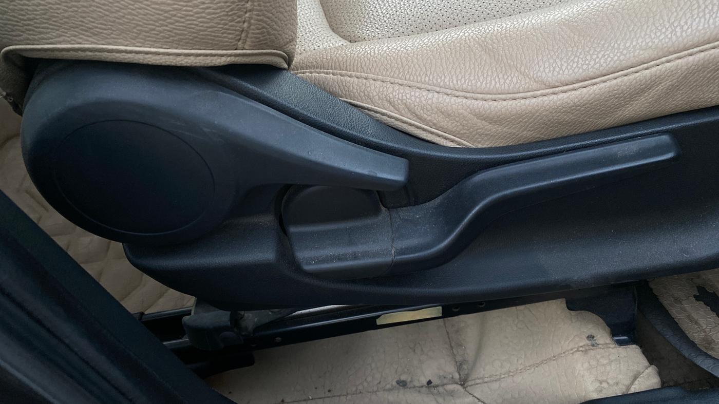 2018 Honda Amaze 1.2L I-VTEC VX, Petrol, Manual, 1,00,373 km, Driver Side Adjustment Panel