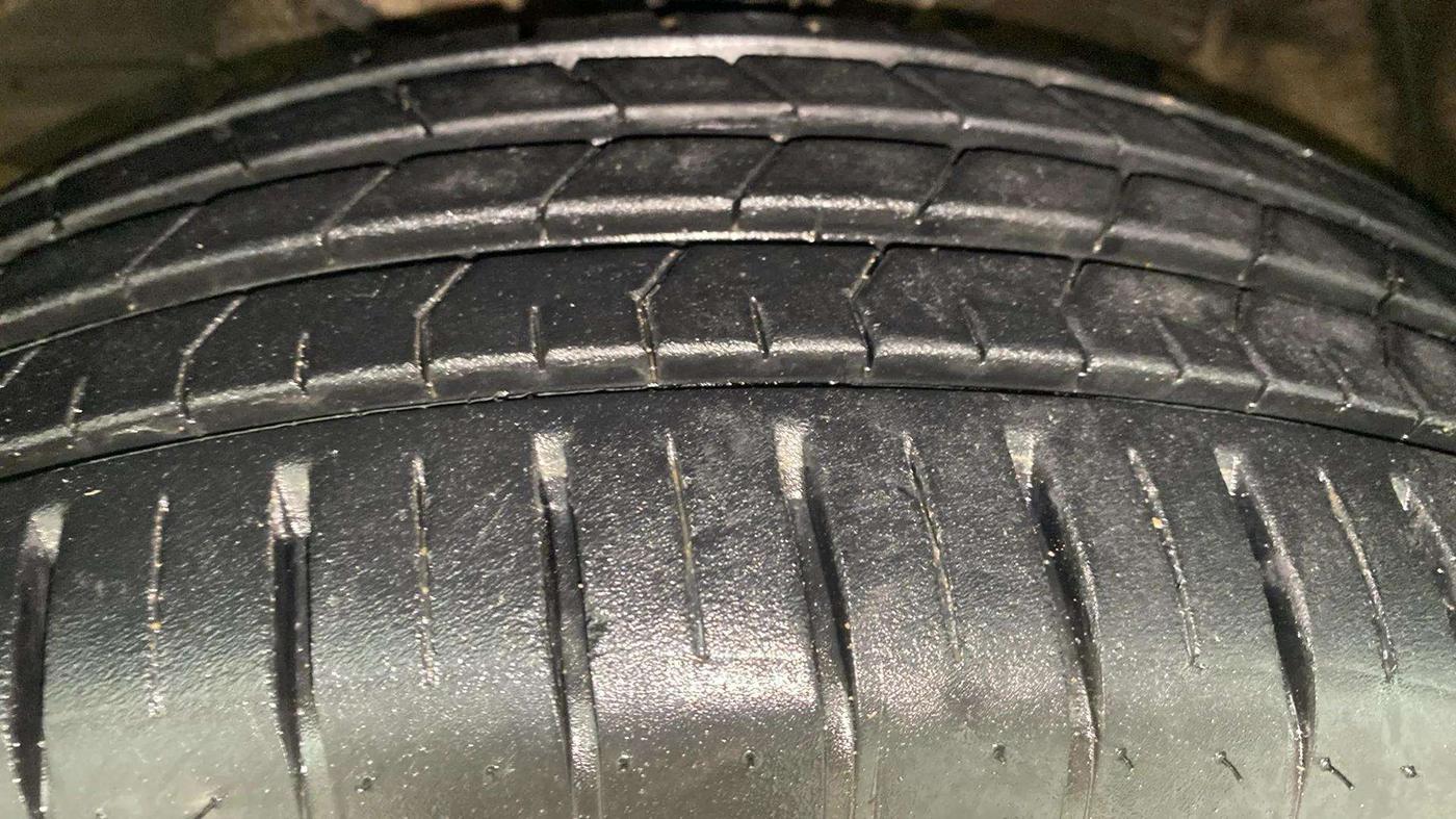 2022 Maruti Baleno ALPHA 1.2 AGS, Petrol, Automatic, 4,397 km, Left Front Tyre Tread