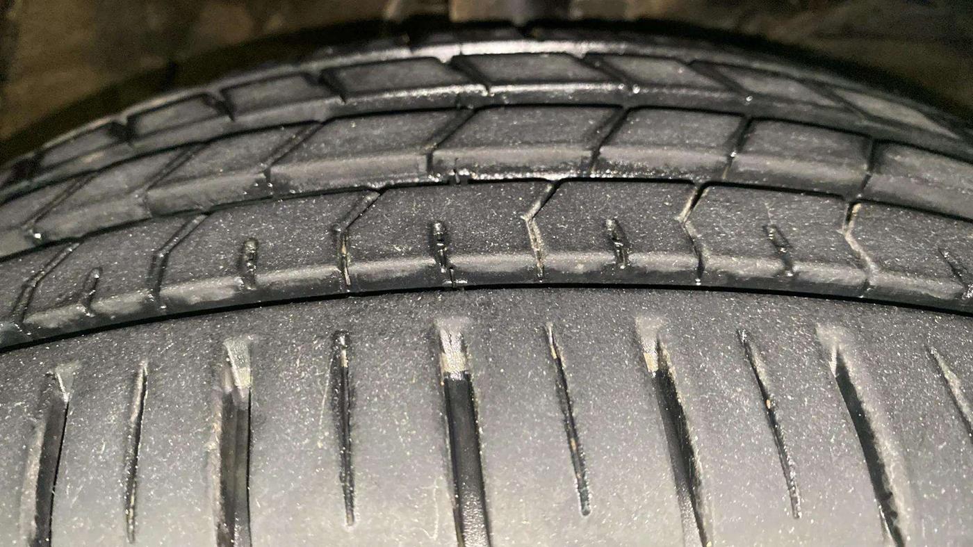 2022 Maruti Baleno ALPHA 1.2 AGS, Petrol, Automatic, 4,397 km, Right Front Tyre Tread