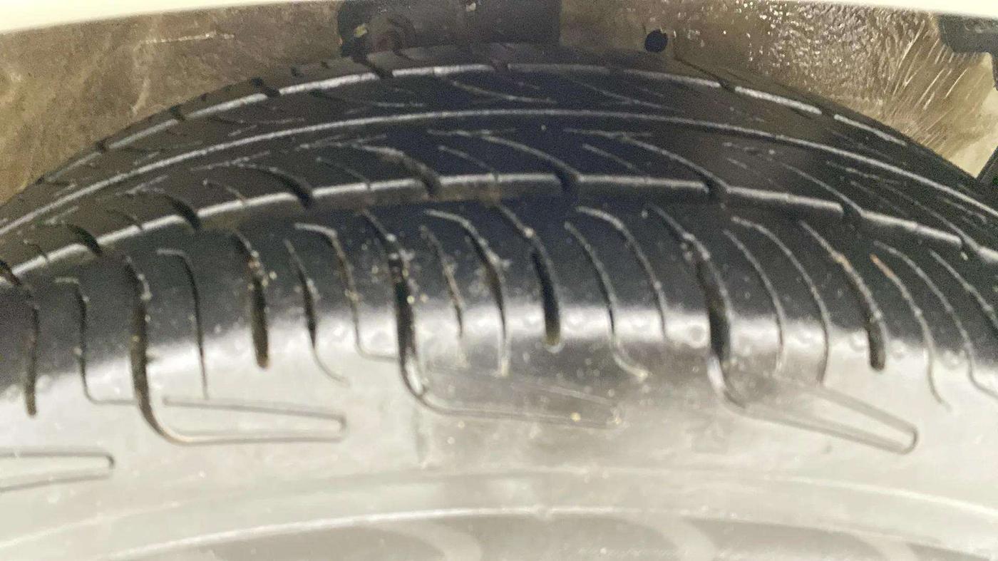 2018 Maruti Celerio ZXI, Petrol, Manual, 60,399 km, Right Front Tyre Tread