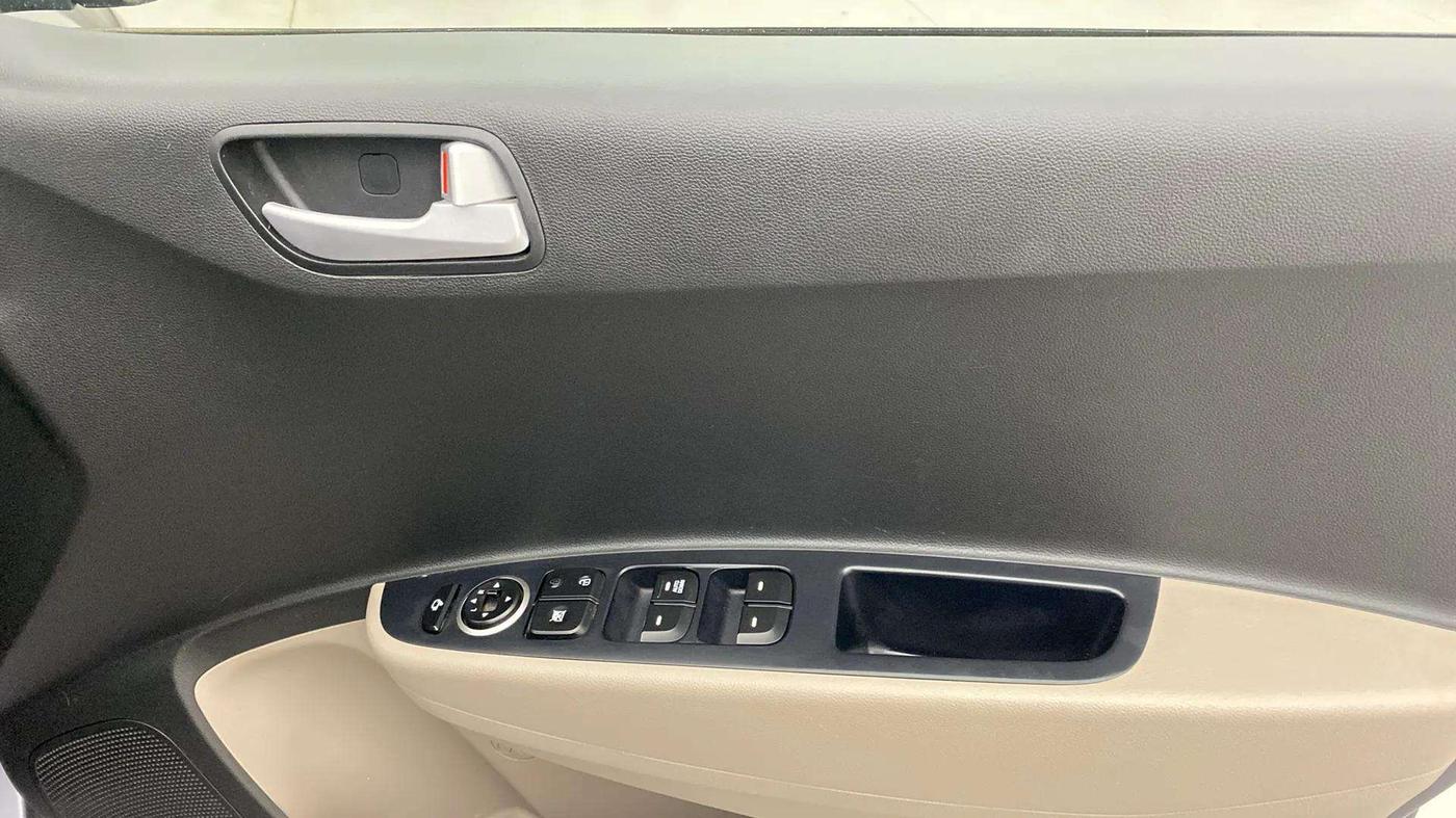 2017 Hyundai Grand i10 ASTA 1.2 KAPPA VTVT, Petrol, Manual, 29,278 km, Driver Side Door Panels Control