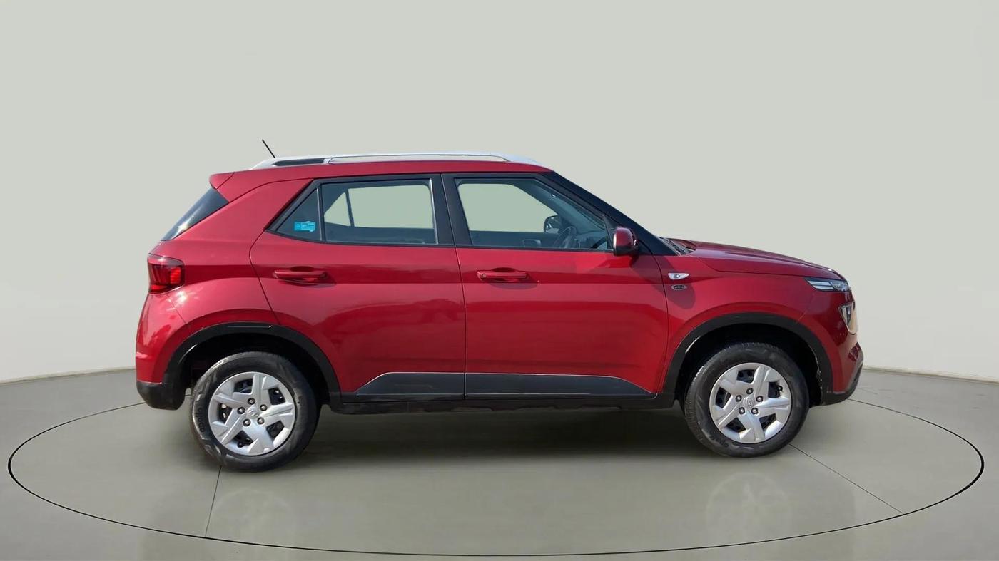 2019 Hyundai VENUE S 1.2, Petrol, Manual, 31,994 km, Right Side View